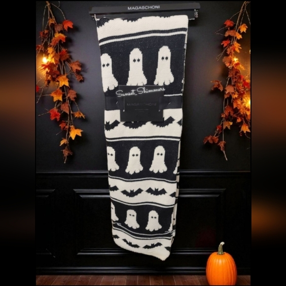 Magaschoni Black & White Ghost & Bat Halloween Knit Blanket NEW - Picture 1 of 5